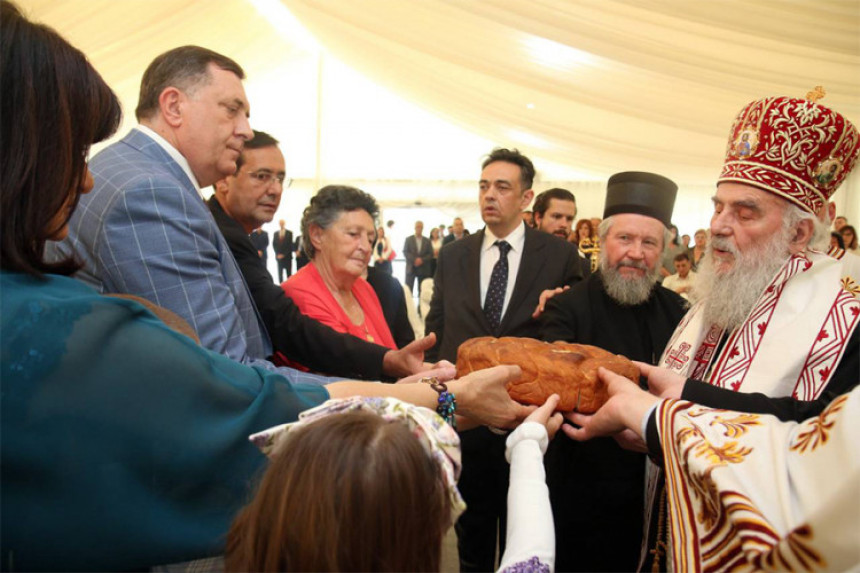 Kako su Dodik i patrijarh Irinej pod šatorom proslavili Đurđevdan?!