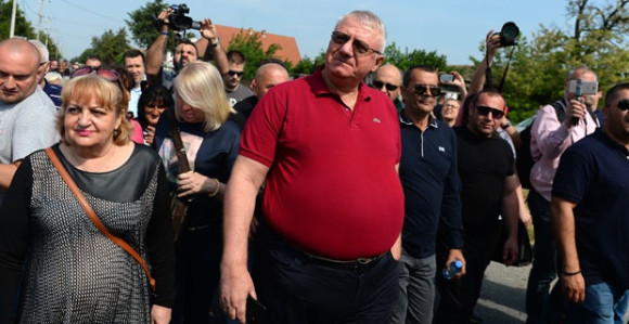 Hrtkovci: Prilaz selu blokiran