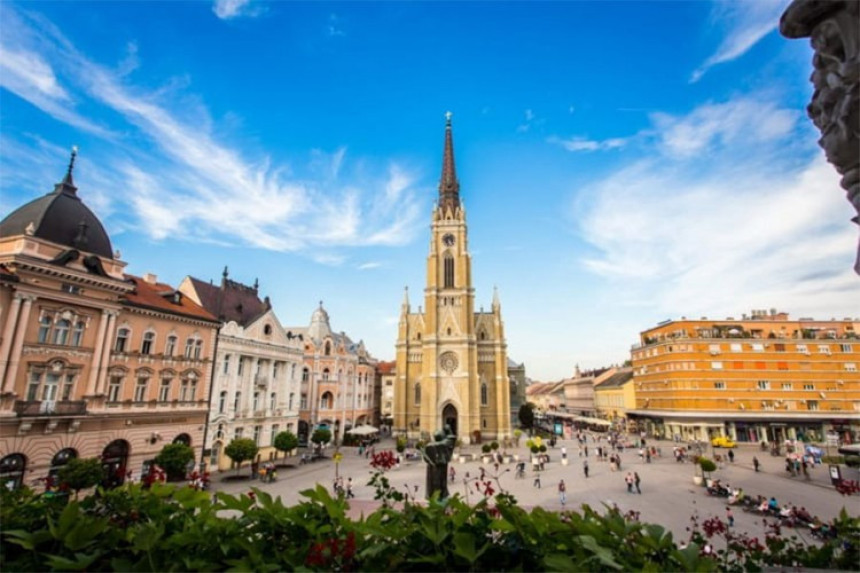 Novi Sad: Mladići napadali ljude