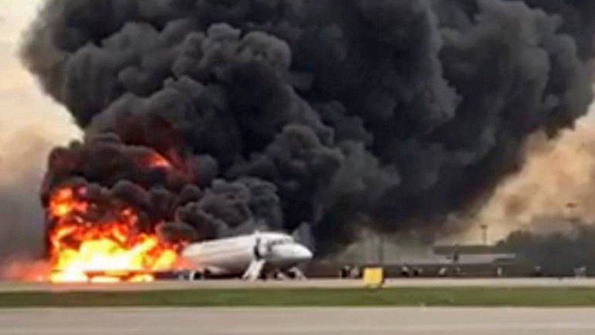 Poginula 41 osoba u avionu