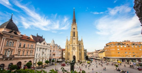 Novi Sad: Mladići napadali ljude