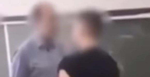 Беч: Наставник пљунуо ученика