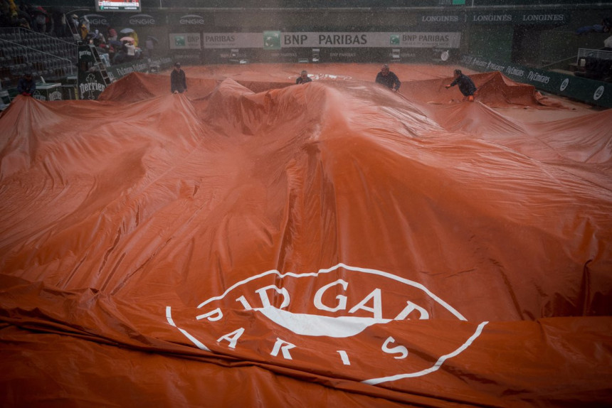 RG: - Užasan dan zbog kiše! Nole sutra od 11:00!