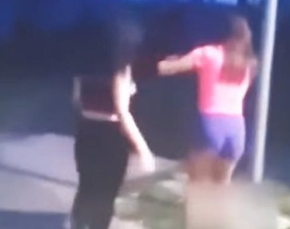 Brutalna tuča tinejdžerki