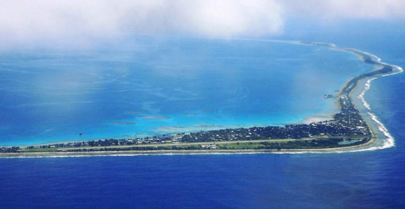 Talasi bukvalno gutaju ovo ostrvo