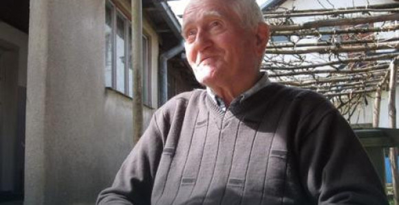 Crnka masirala, plavuša pokrala