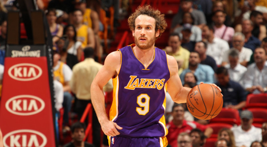 NBA: Marselinjo Uertas ostaje Lejkersima