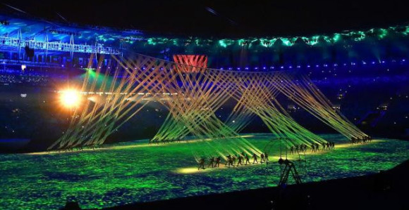 Spektakularna ceremonija, počele OI!