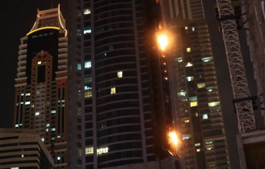 Požar zahvatio neboder u Dubaiju