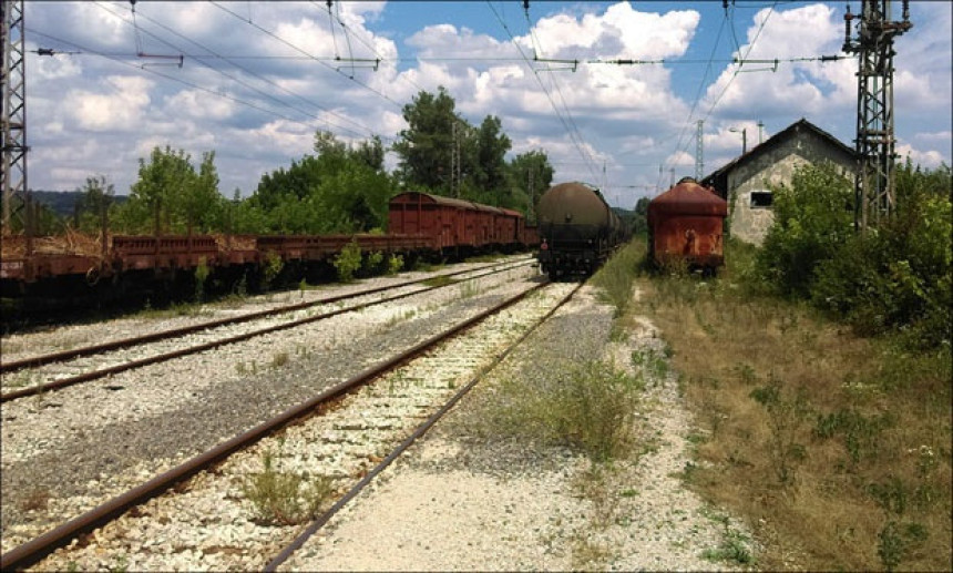 Воз који касни неограничено