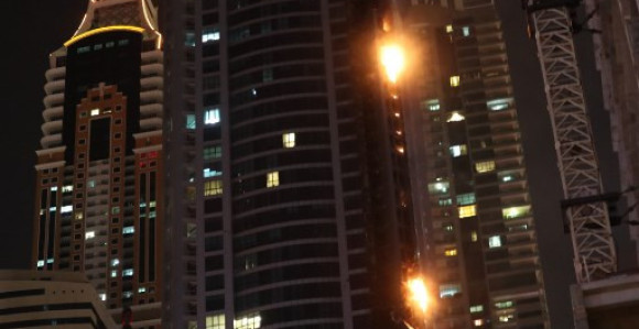 Požar zahvatio neboder u Dubaiju