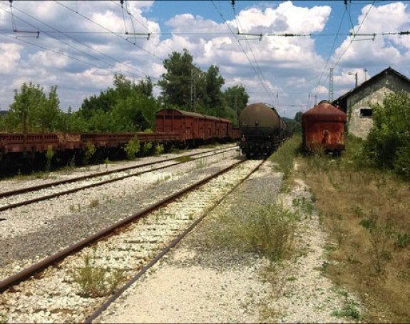 Воз који касни неограничено