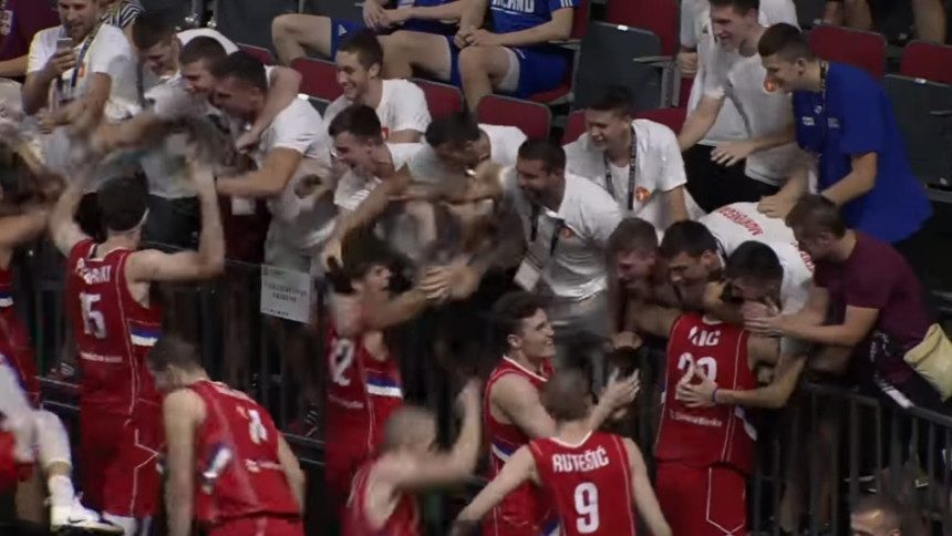 Ah, ta mladost: Srbi i Crnogorci slavili zajedno!