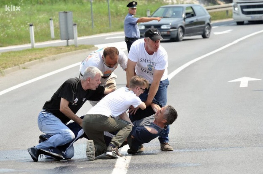 Tuzla: Borac se pokušao zapaliti