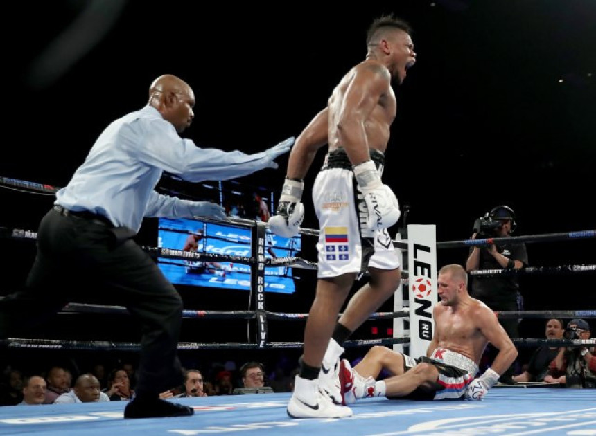 Kraj za rusku mašinu - Alvares novi WBO šampion!