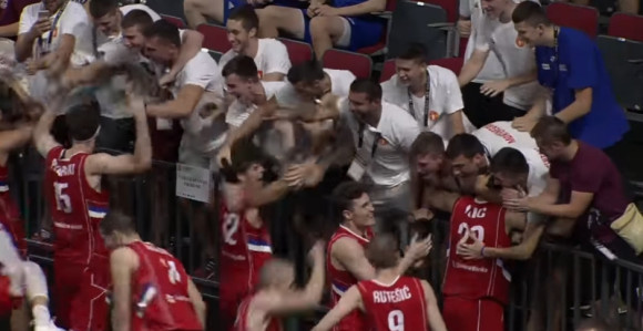 Ah, ta mladost: Srbi i Crnogorci slavili zajedno!