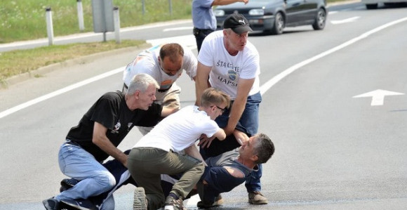 Tuzla: Borac se pokušao zapaliti