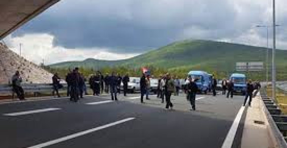 Borci blokirali prelaz Bijača