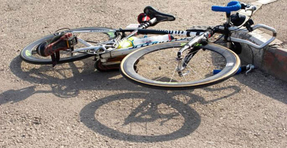 Audijem udario djecu na biciklu