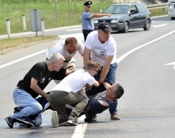 Tuzla: Borac se pokušao zapaliti