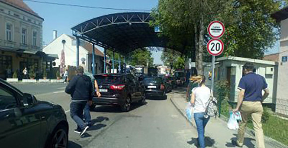 Strpljenje: Gužva na graničnom prelazu Gradiška