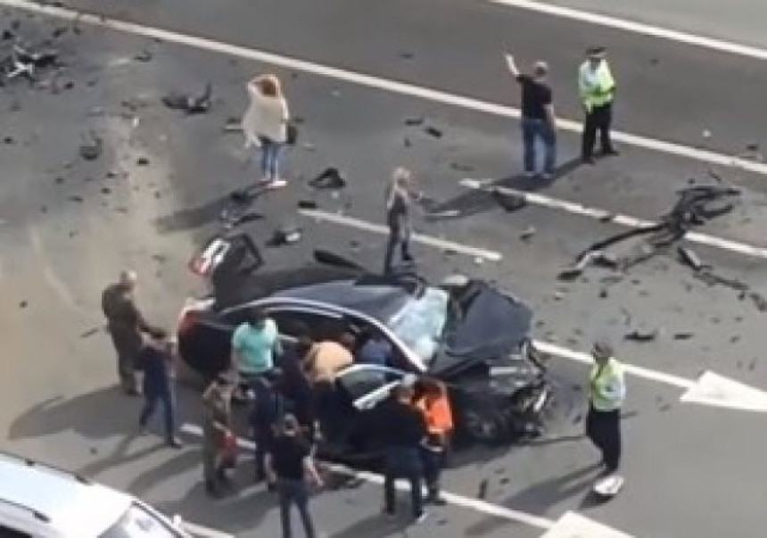 Путинов ауто уништен, возач погинуо