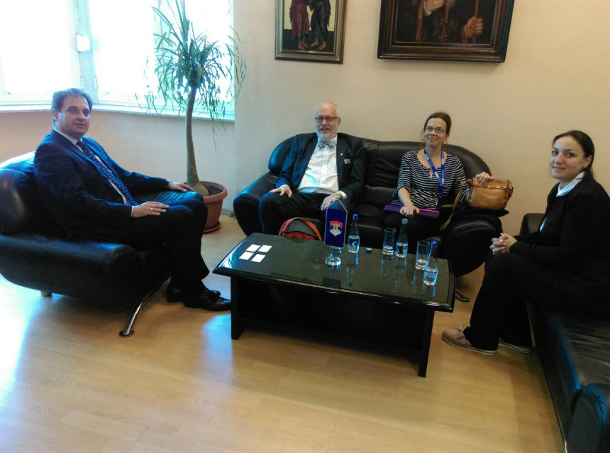 Govedarica sa Piterom Tejlorom