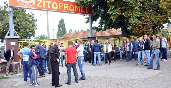 Štrajkom radnici traže plate