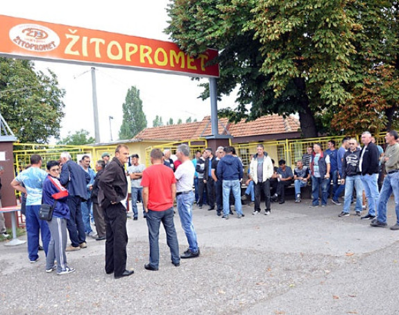 Štrajkom radnici traže plate
