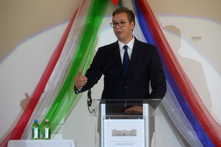 Podrška Srbima: Vučić stiže na skup u Drvar