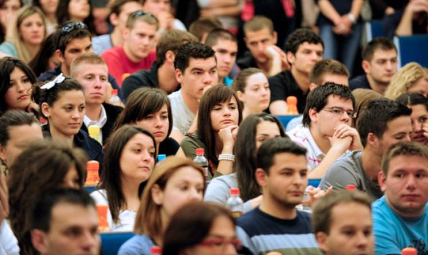 Studenti traže pauzu da bi išli na džumu