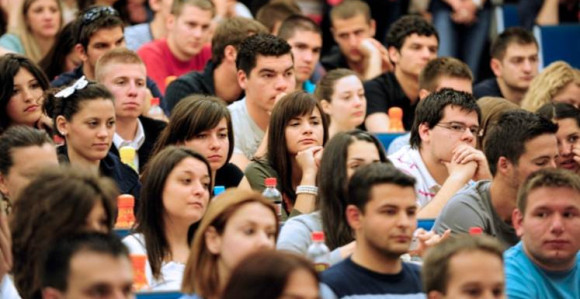 Studenti traže pauzu da bi išli na džumu