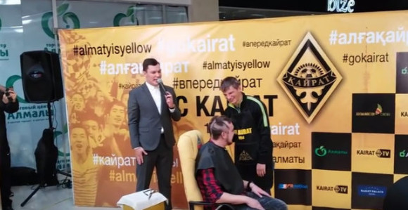 Video: Kako je Aršavin ošišao novinara na ćelavo?!