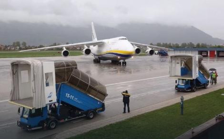 Najveći avion sletio na aerodrom 