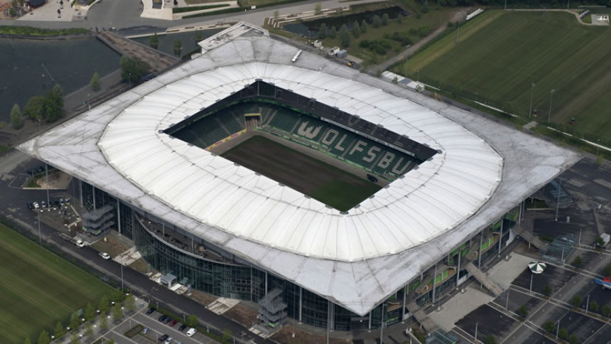 Stadion Volfsburga jedva izdržao oluju!