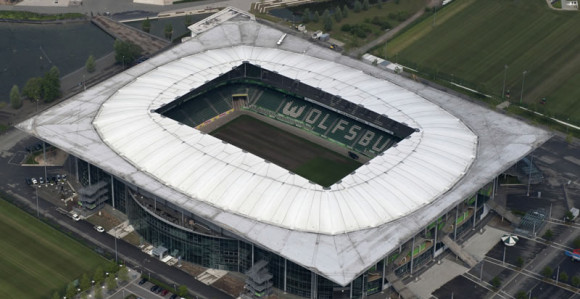 Стадион Волфсбурга једва издржао олују!