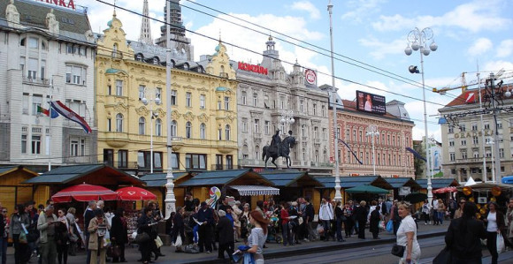 Vikao "Zig Hajl" i napao ljude 