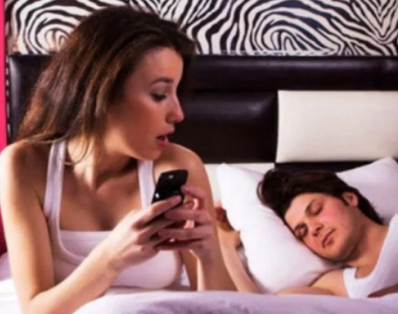 Osuđena što je špijunirala muža