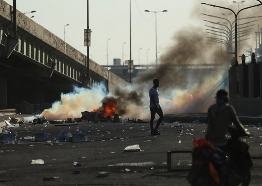 Багдад у пламену: Упад у тв станице и полиитчке странке