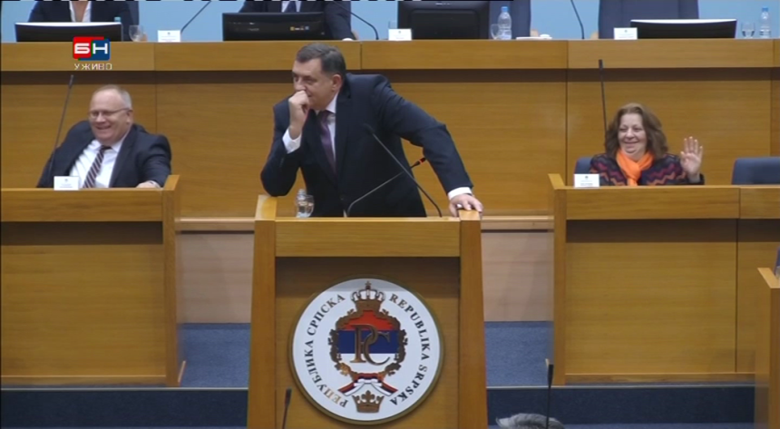 Ima li neko da nije posramljen?