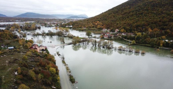 Poplavljene kuće i putevi u Crnoj Gori