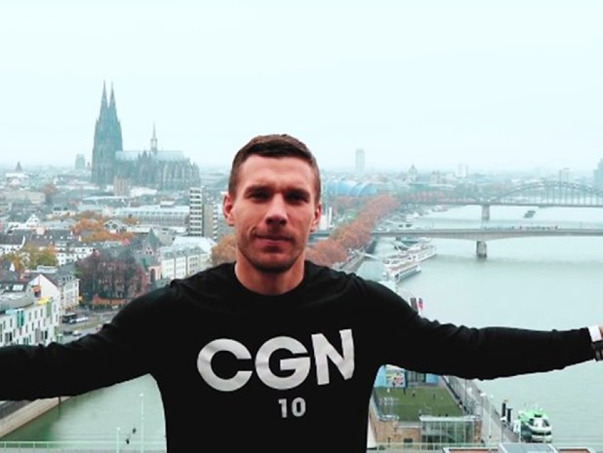 Video - I fudbaler i pjevač: Podolski snimio hit!