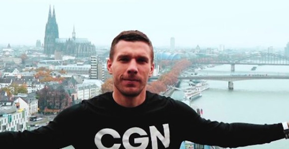 Video - I fudbaler i pjevač: Podolski snimio hit!