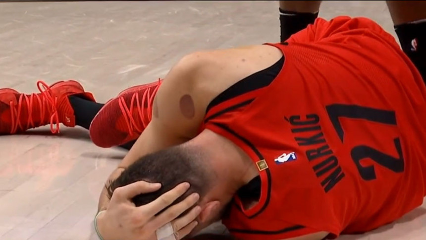 Nurkić briljirao, pa se povrijedio!