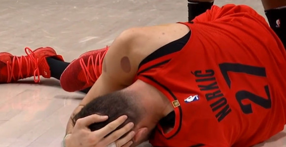 Nurkić briljirao, pa se povrijedio!