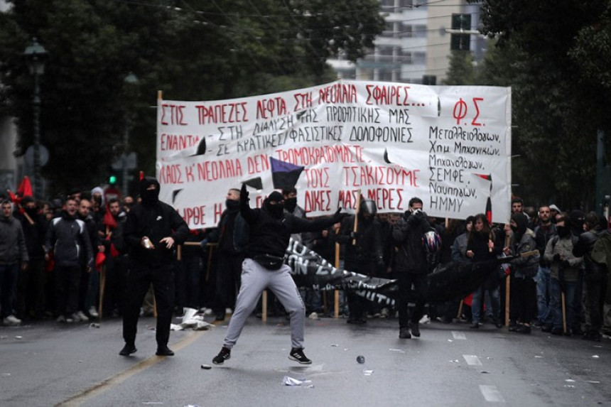 Demonstranti na ulicama Atine