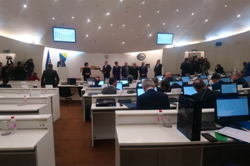 Poslanici odbili nove sertifikate