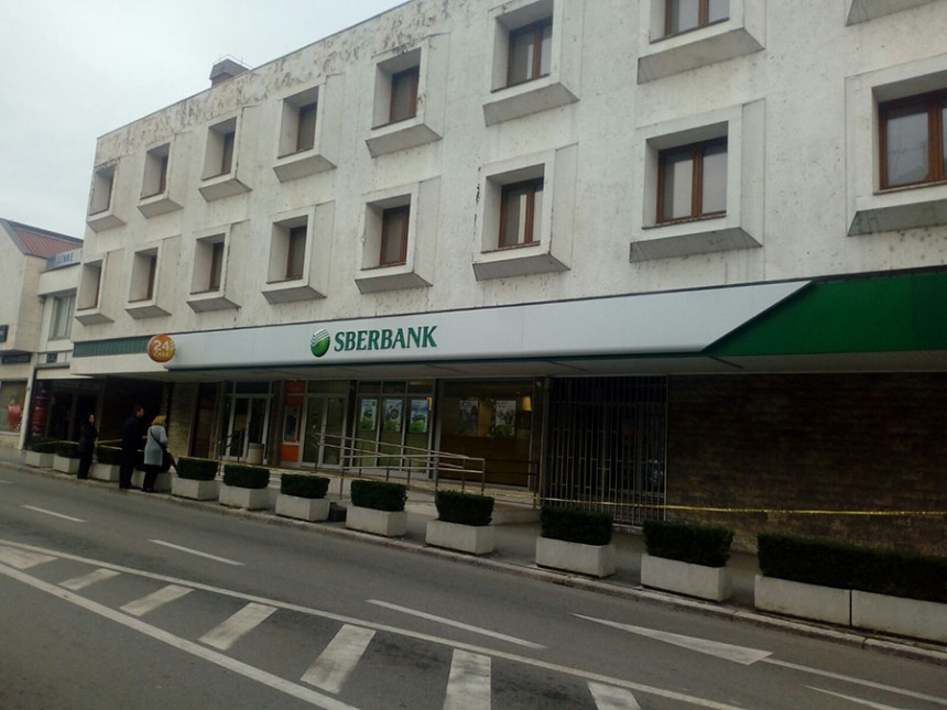 Trebinje: Pucali na prostorije Sberbank 