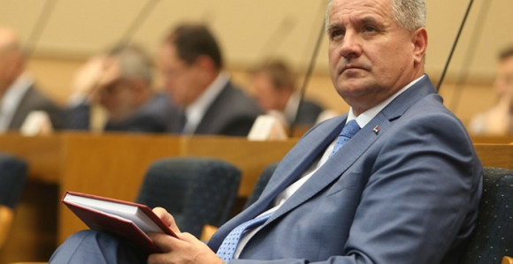 Godina dana nakon ekspozea, Višković zaboravio na obećanja!