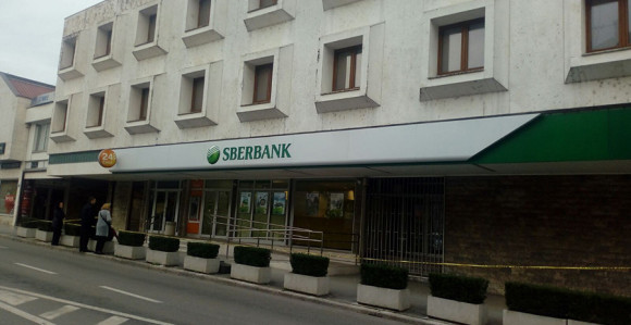 Trebinje: Pucali na prostorije Sberbank 